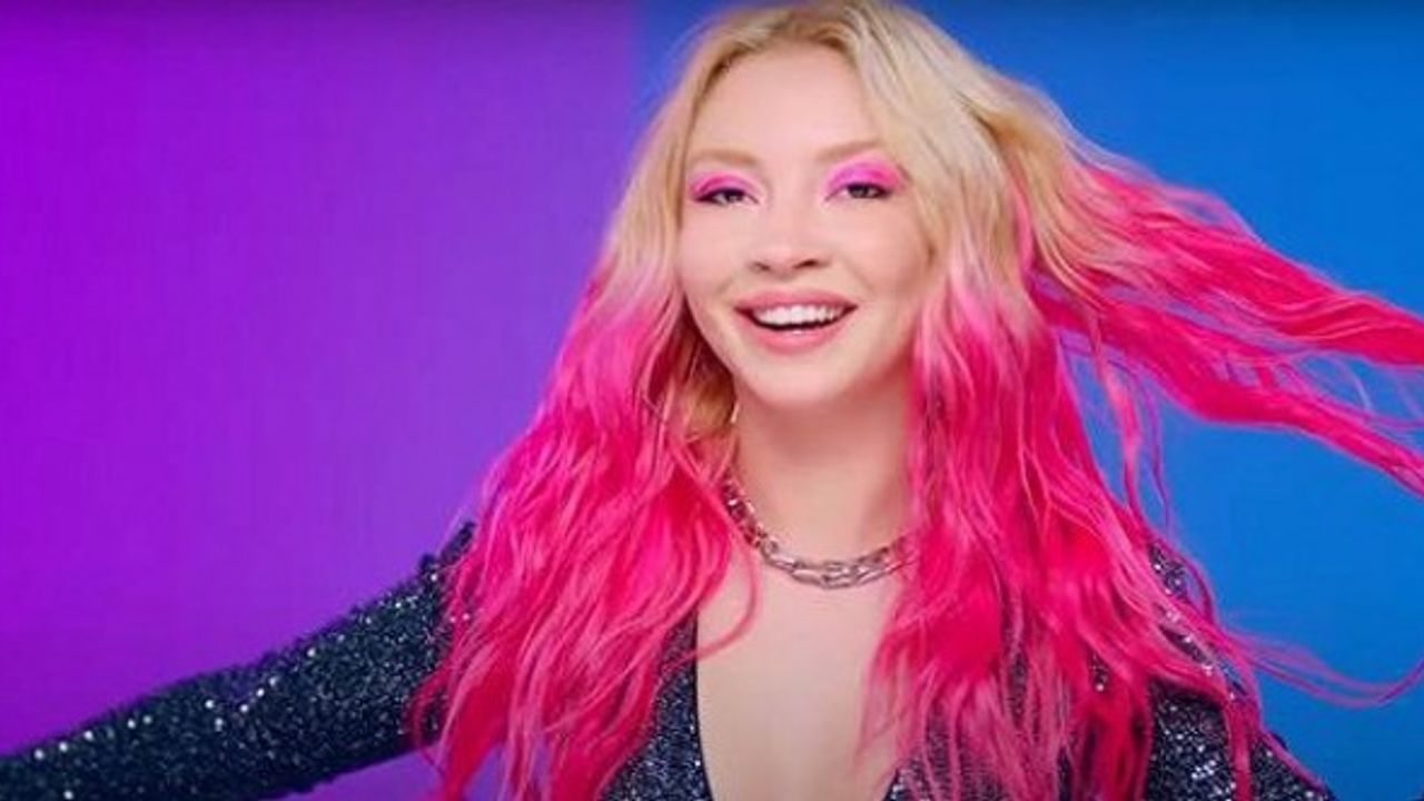 Ece Seçkin'den "Bayan şarkıcı Düzce'ye yakışmadı" diyen Kaynaşlı Belediye Başkanı'na yanıt: Size kötü bir haberim var