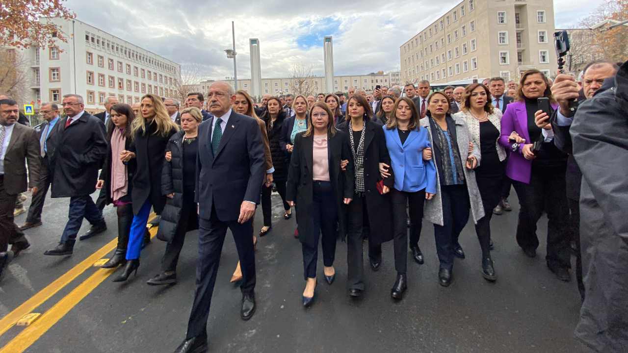 Kılıçdaroğlu ve CHP'li vekiller, Adalet Bakanlığı'na yürüdü!