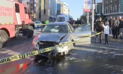 Şişli'de ters yönde ilerleyen otomobil kaldırımdakilere çarptı: 2 ölü, 6 yaralı