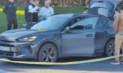 Yeşilköy'de cinayet: Otomobile kurşun yağdı!