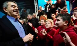 Çocuklara, Milli Eğitim Bakanı Yusuf Tekin'in karşısında 'Kabe'de Hacılar" ilahisi söylettirildi!