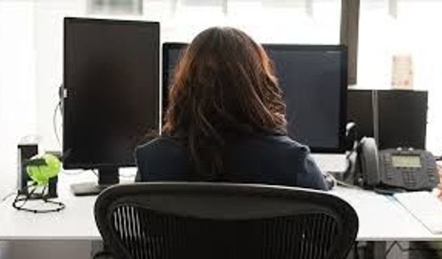 İşe erken gelen çalışan kovuldu!