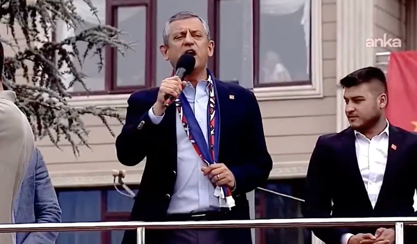 Özgür Özel Düzce'de konuşuyor: Yaptığın iş hukuki olsa hafta sonu sabahın köründe bu operasyonları yapmazsın