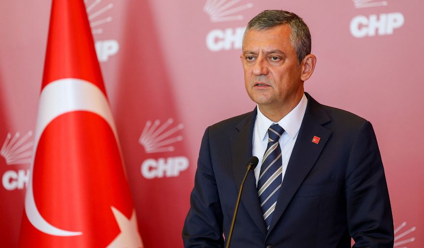 Özgür Özel'den MYK'da birlik mesajı: Görevden alınan arkadaşlarımızla yürümeye devam edeceğiz