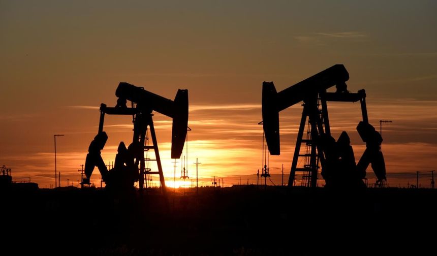 Petrol 94 dolara yaklaştı: Hürmüz’de trafik sert düştü